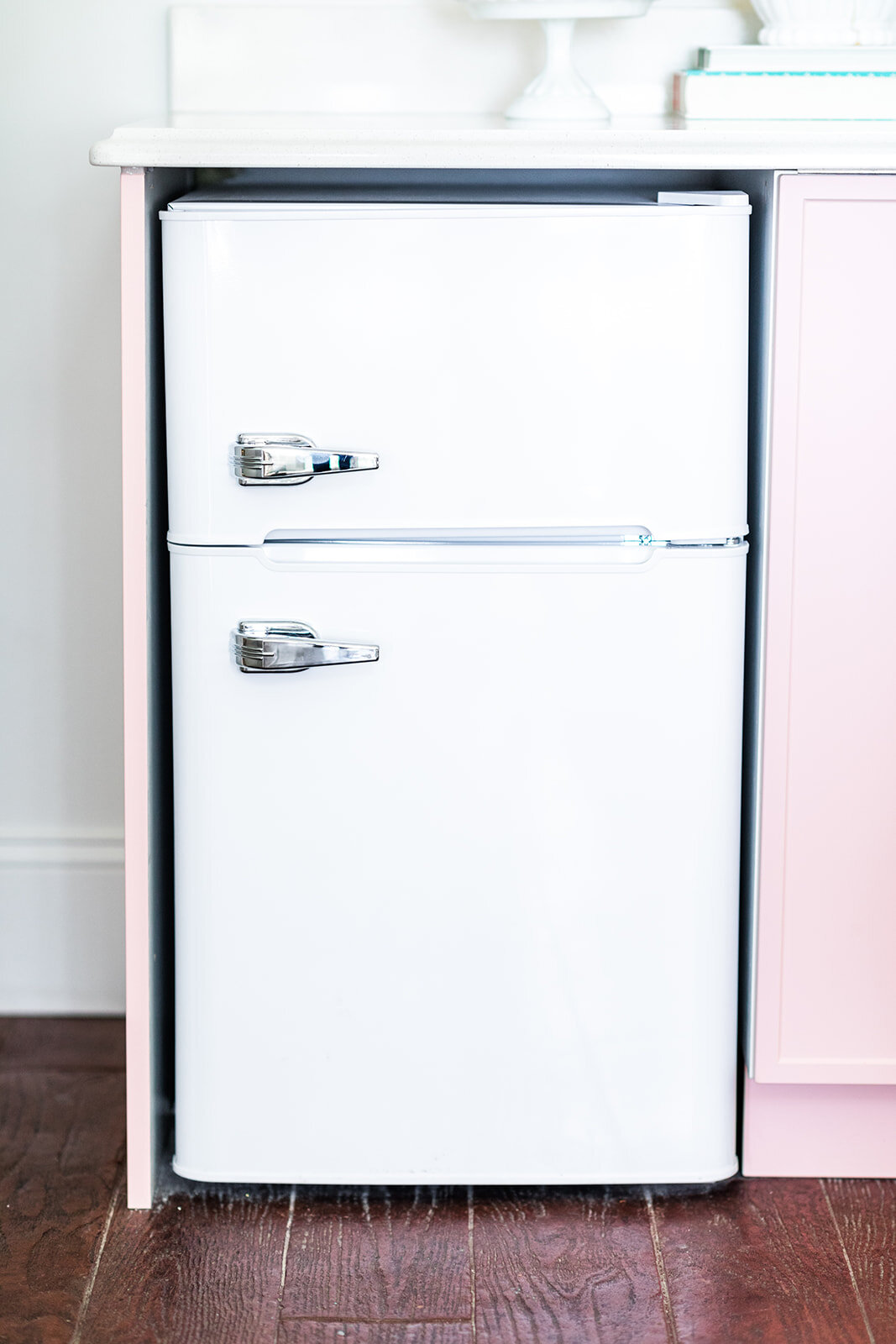 white-retro-mini-fridge.jpg