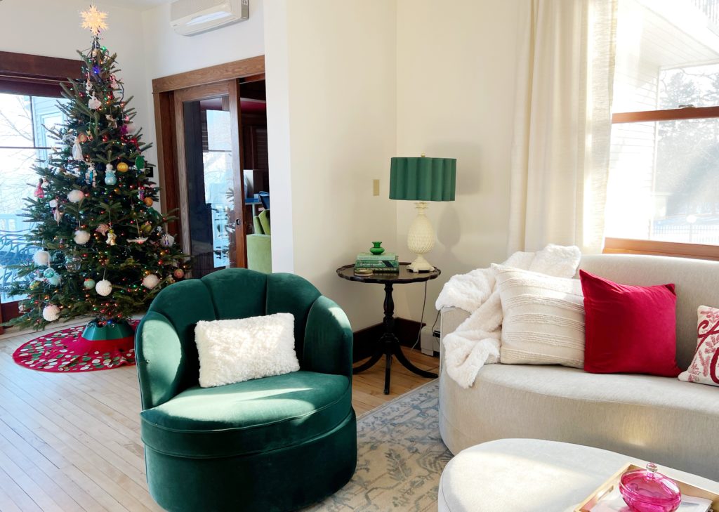 family room holiday decorating
